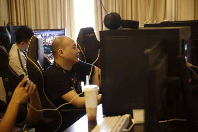 要破心魔！王多多：Faker真不能退役！我们一定要在有生之年战胜一次