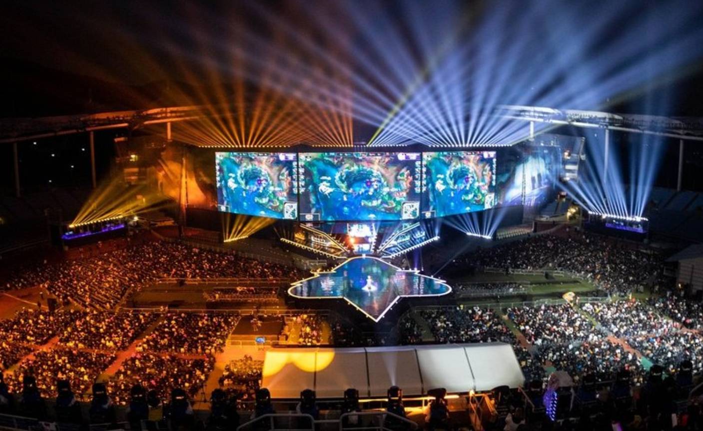 韩轶透露：[ xiye ]将在传奇杯结束后重新加入[ Top Esports ]担任教练。