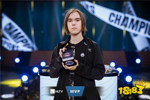 结束了他的六年 JD Gaming 职业生涯！官方：打野 Kanavi 今天离队！